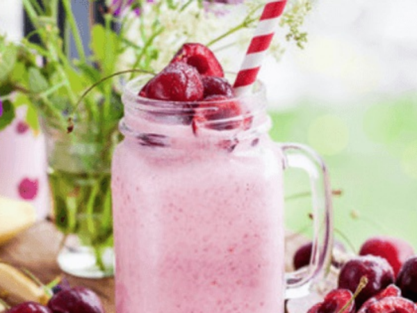 BANANA AND CHERRY&nbsp;SMOOTHIE